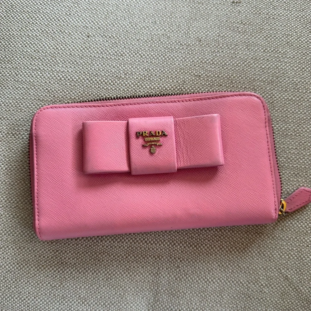 PRADA Zip around Peony Pink Saffiano Bow Wallet. - Picture 1 of 14